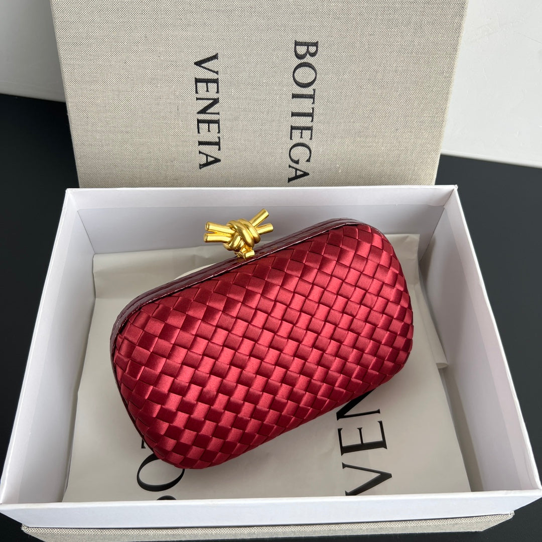 Bottega Veneta Red Designer Handbag Edition 39