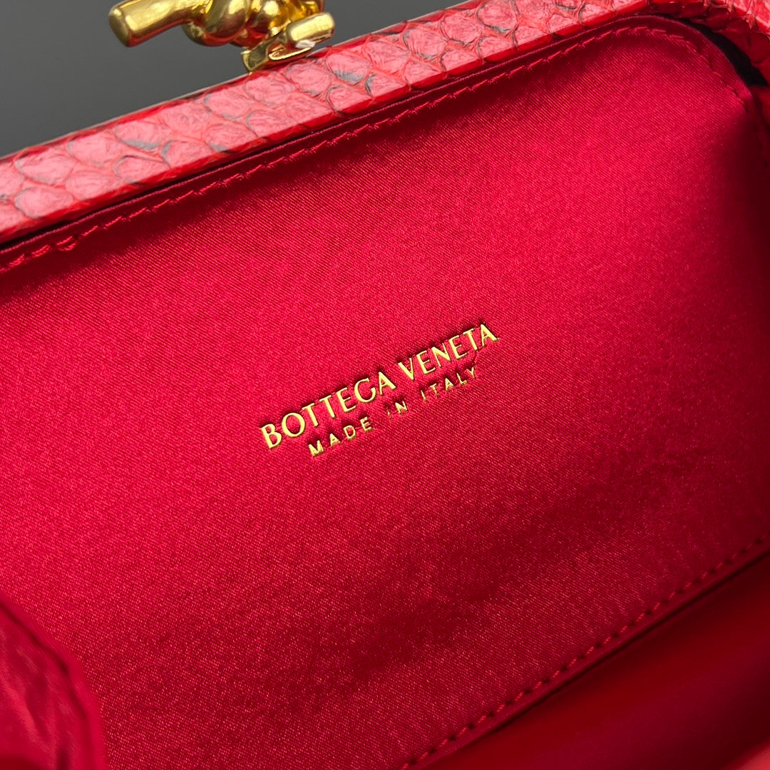 Bottega Veneta 20X12X5 Red Designer Handbag Edition 2 - detail image 9