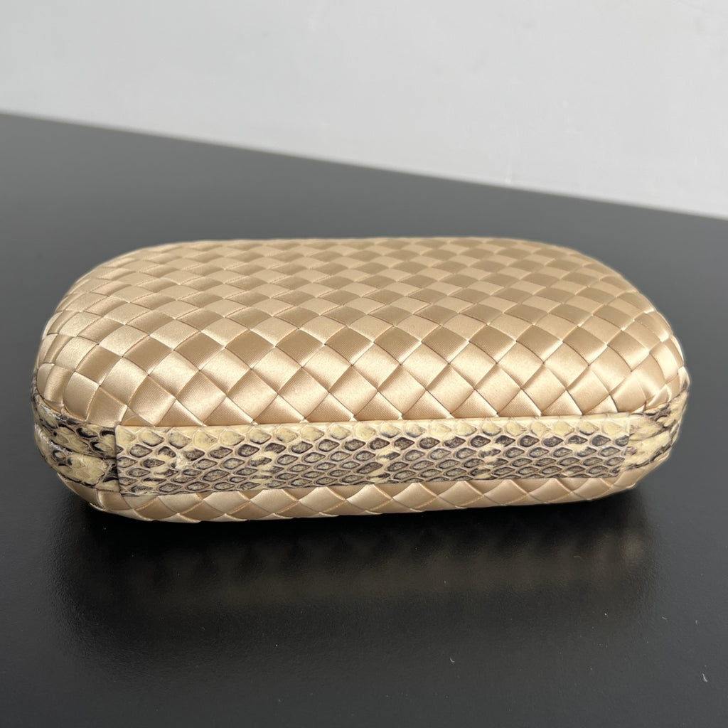 Bottega Veneta 20X12X5 Black & Rose Gold Designer Handbag - detail image 3