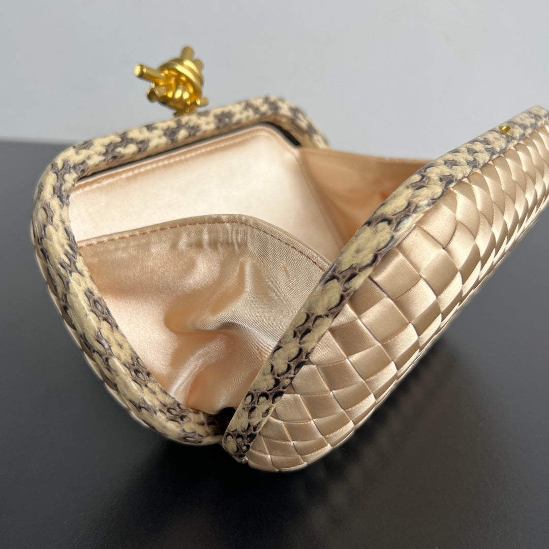 Bottega Veneta 20X12X5 Black & Rose Gold Designer Handbag - detail image 6