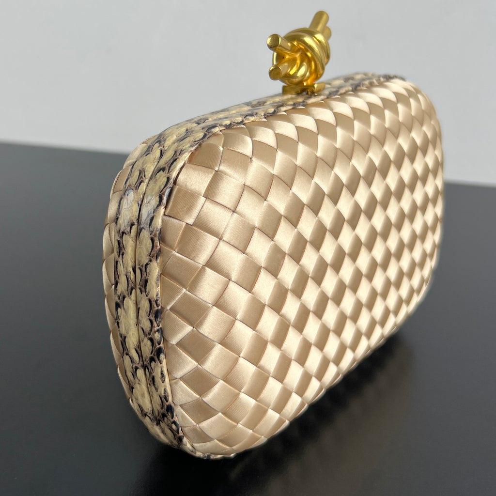 Bottega Veneta 20X12X5 Black & Rose Gold Designer Handbag - detail image 2
