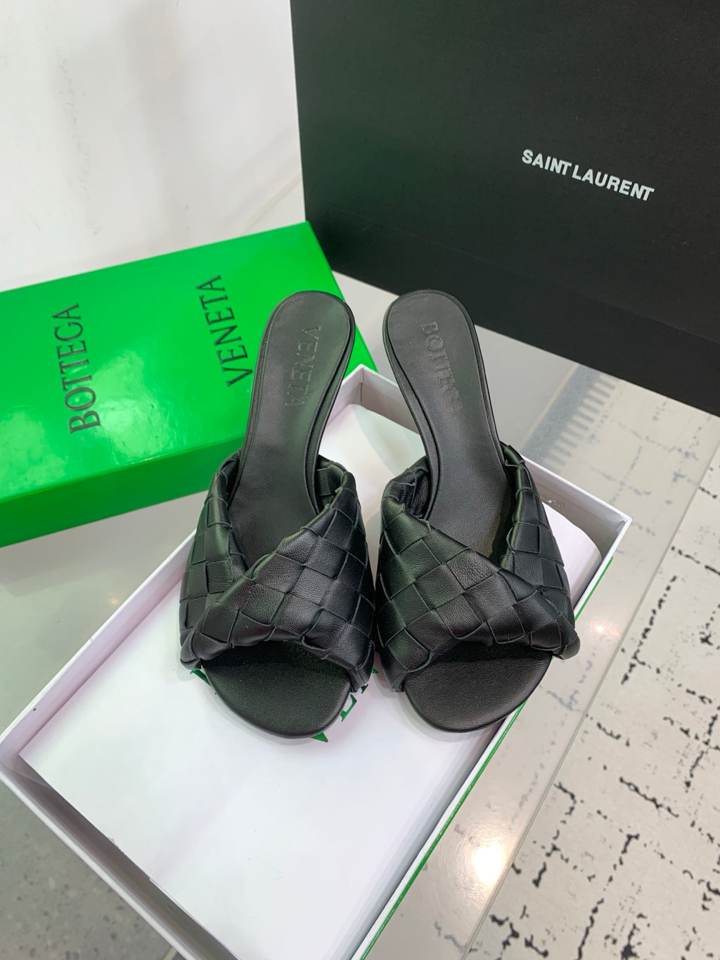 Bottega Veneta 40.41.42.43 Black Slides EU 35-43