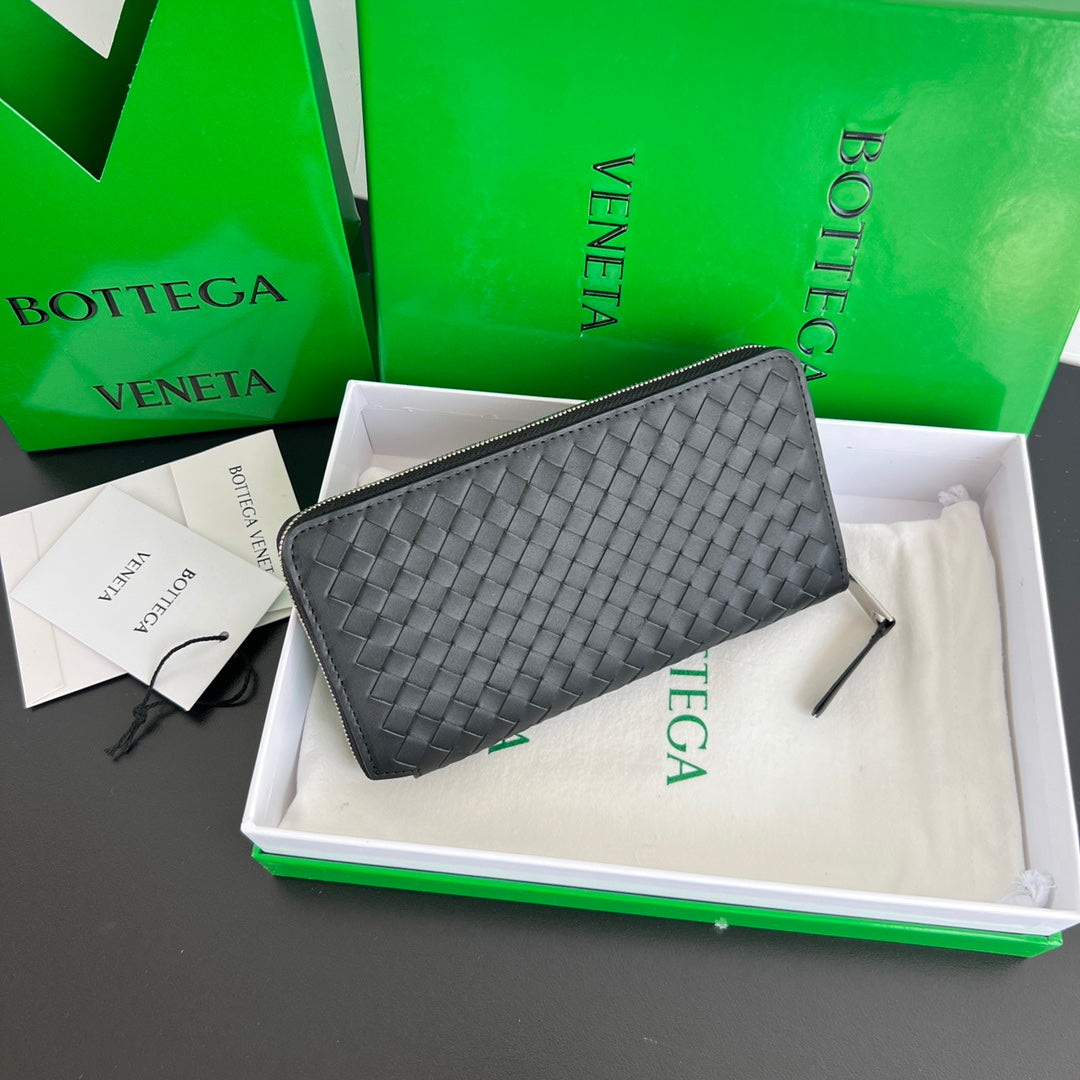 Bottega Veneta Green Designer Wallet Edition 17