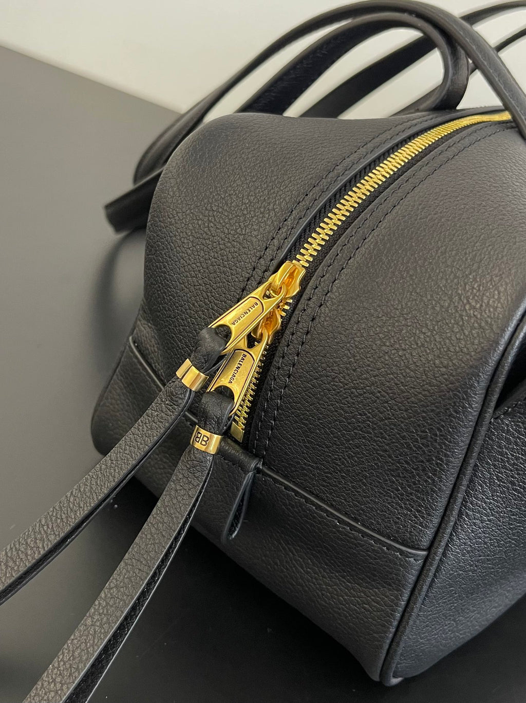 Balenciaga CM6310 Black & Red Clutch Bag - detail image 4