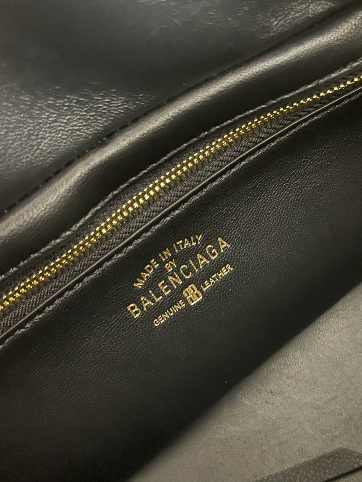Balenciaga CM6310 Black & Red Clutch Bag - detail image 7