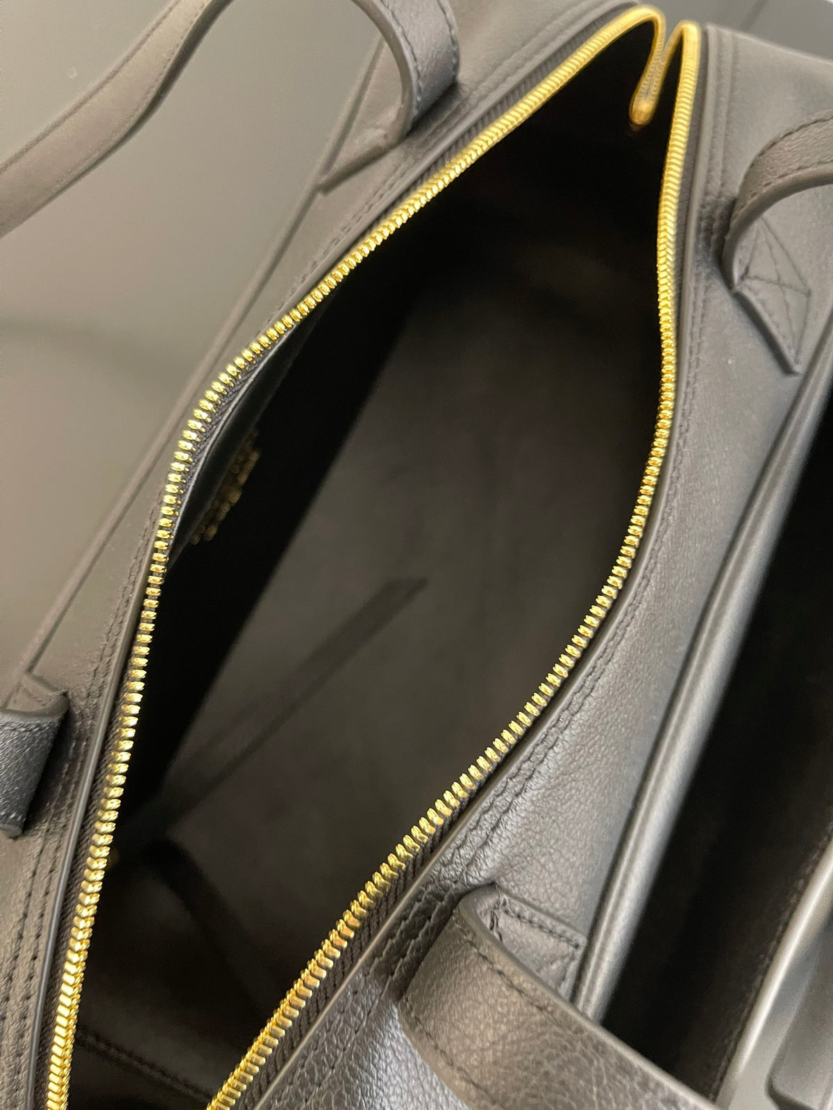 Balenciaga CM6310 Black & Red Clutch Bag - detail image 8