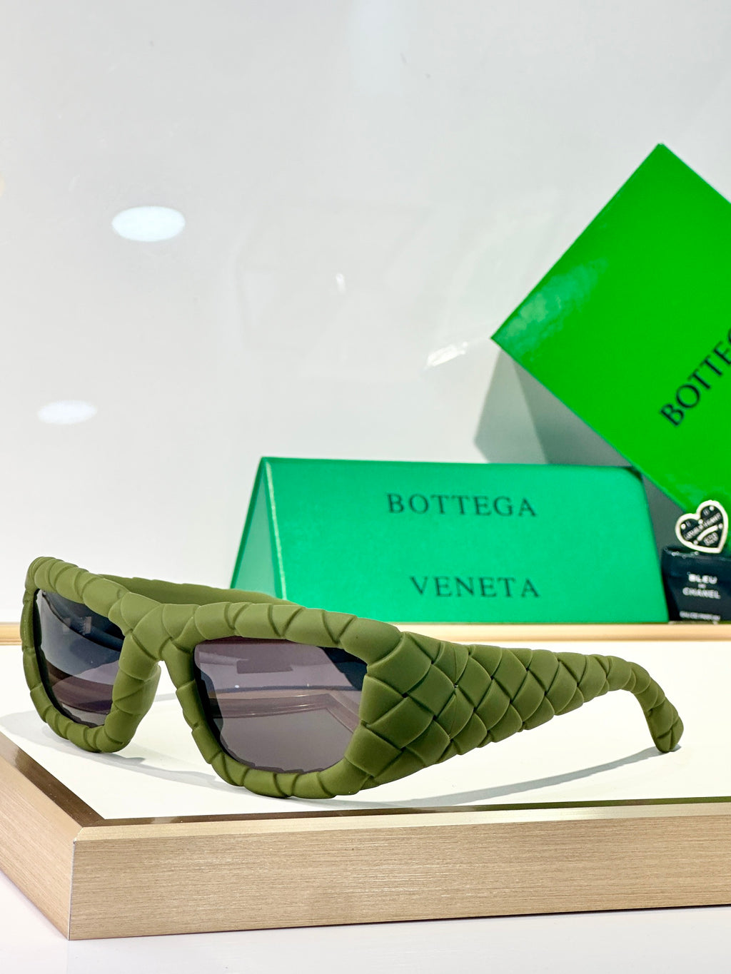 Bottega Veneta BV1303S Green Designer Sunglasses 56-19 mm - detail image 2