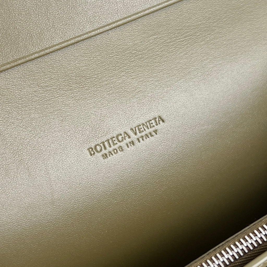 Bottega Veneta Gold & Olive Green Designer Wallet - detail image 8