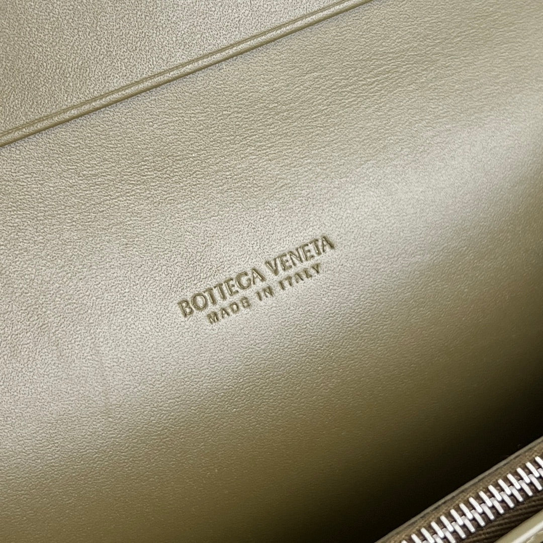 Bottega Veneta Gold & Olive Green Designer Wallet - detail image 8