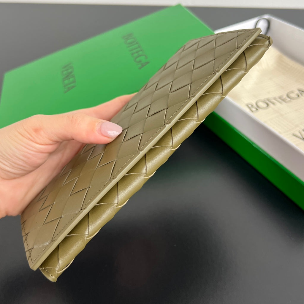 Bottega Veneta Gold & Olive Green Designer Wallet - detail image 3