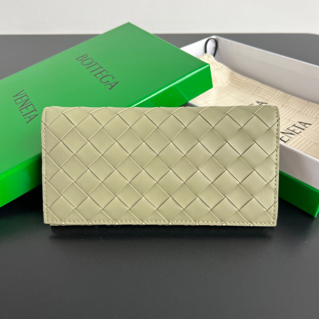 Bottega Veneta Green Designer Wallet Edition 10