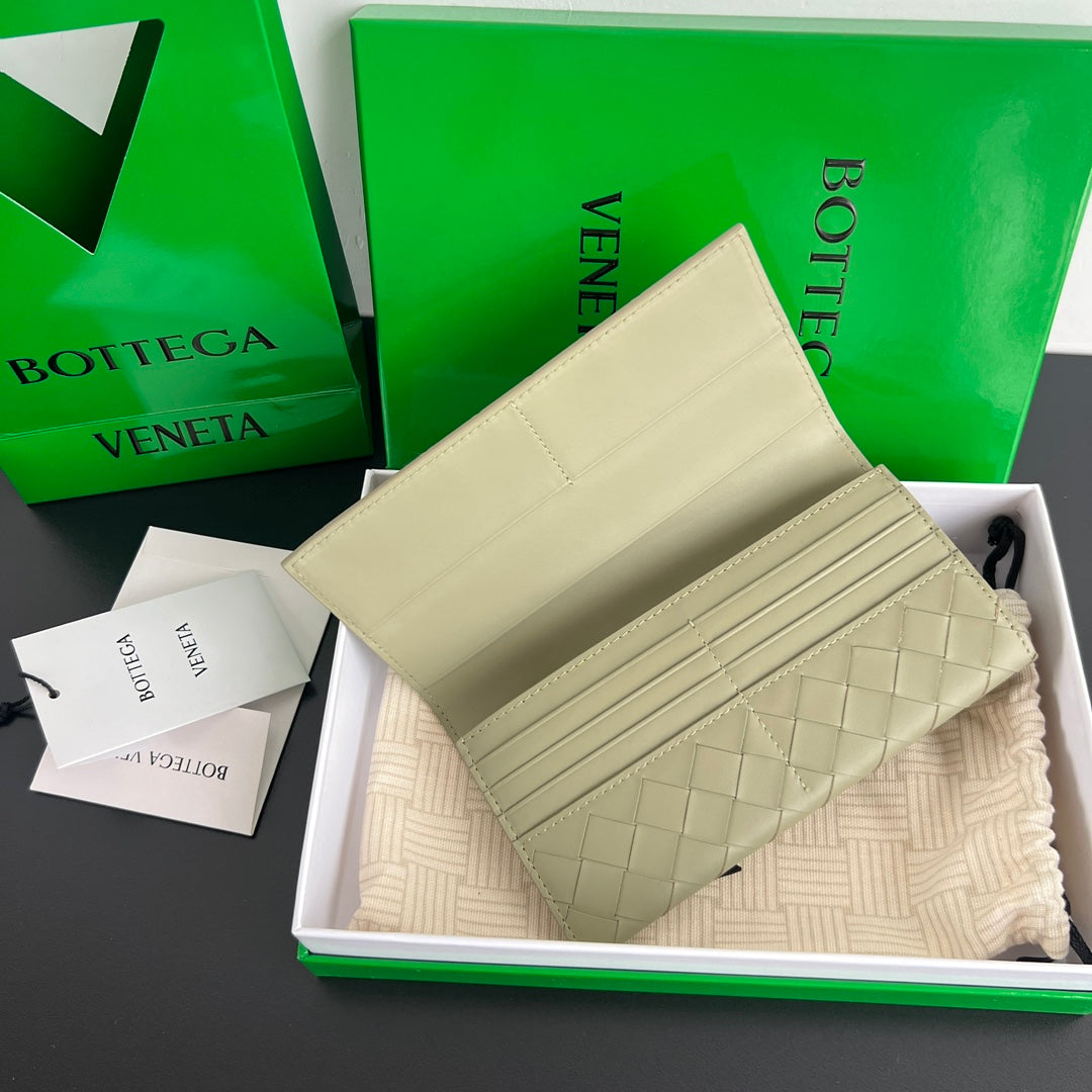 Bottega Veneta Green Designer Wallet Edition 9