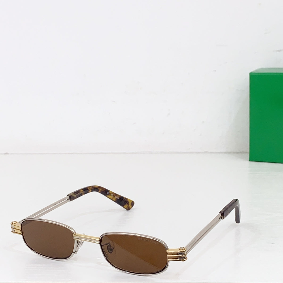 Bottega Veneta BV1381S Green Designer Sunglasses - detail image 4