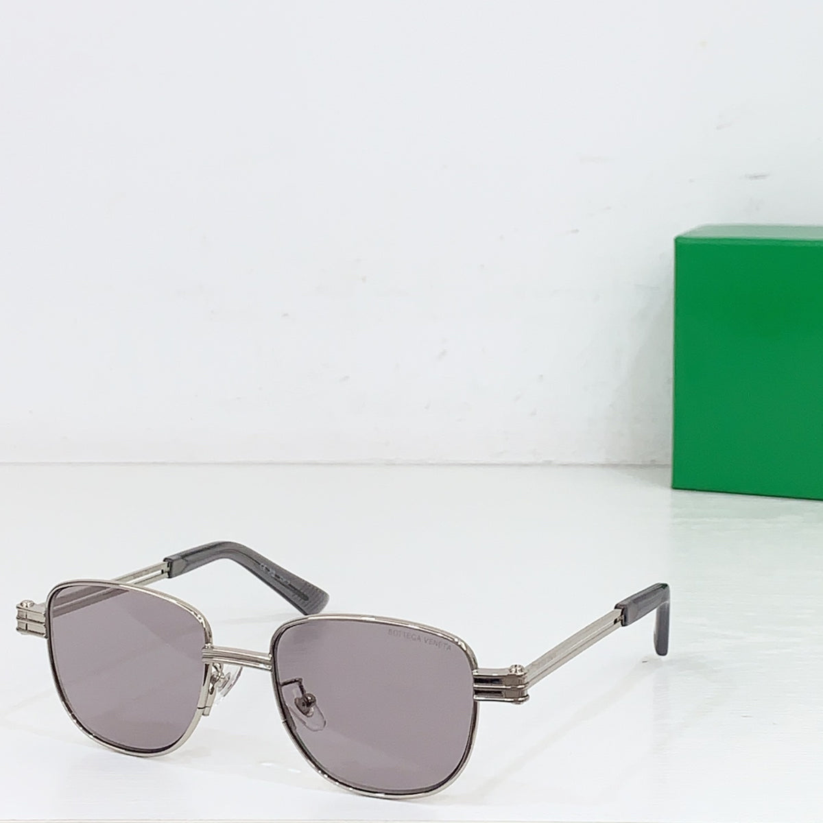 Bottega Veneta BV1380S Green Designer Sunglasses - detail image 3