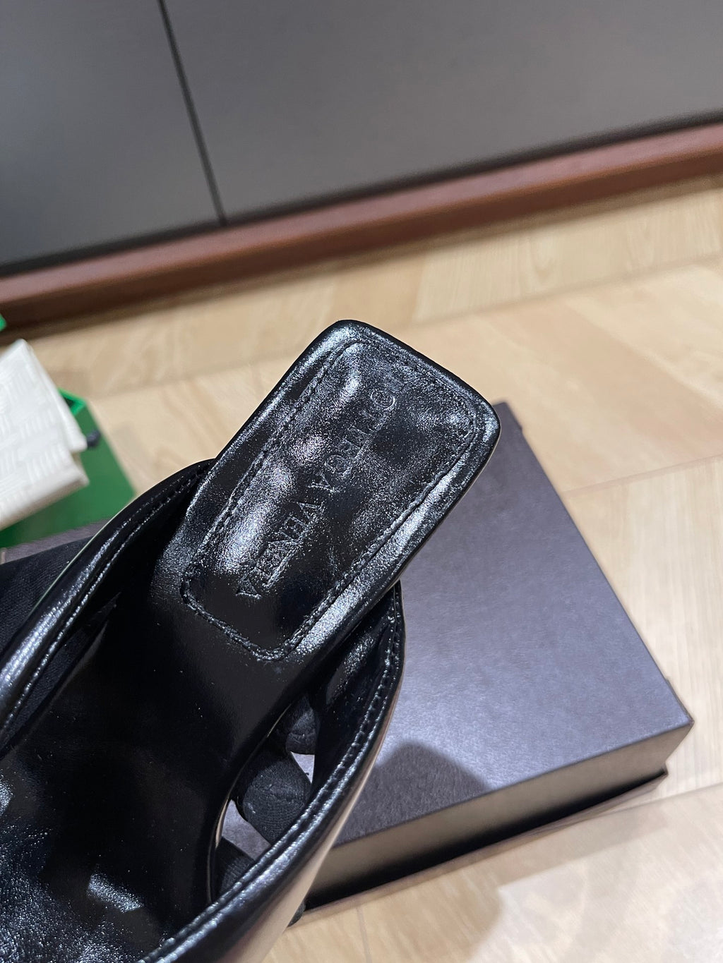 Bottega Veneta Black Slides EU 35-39 - detail image 5
