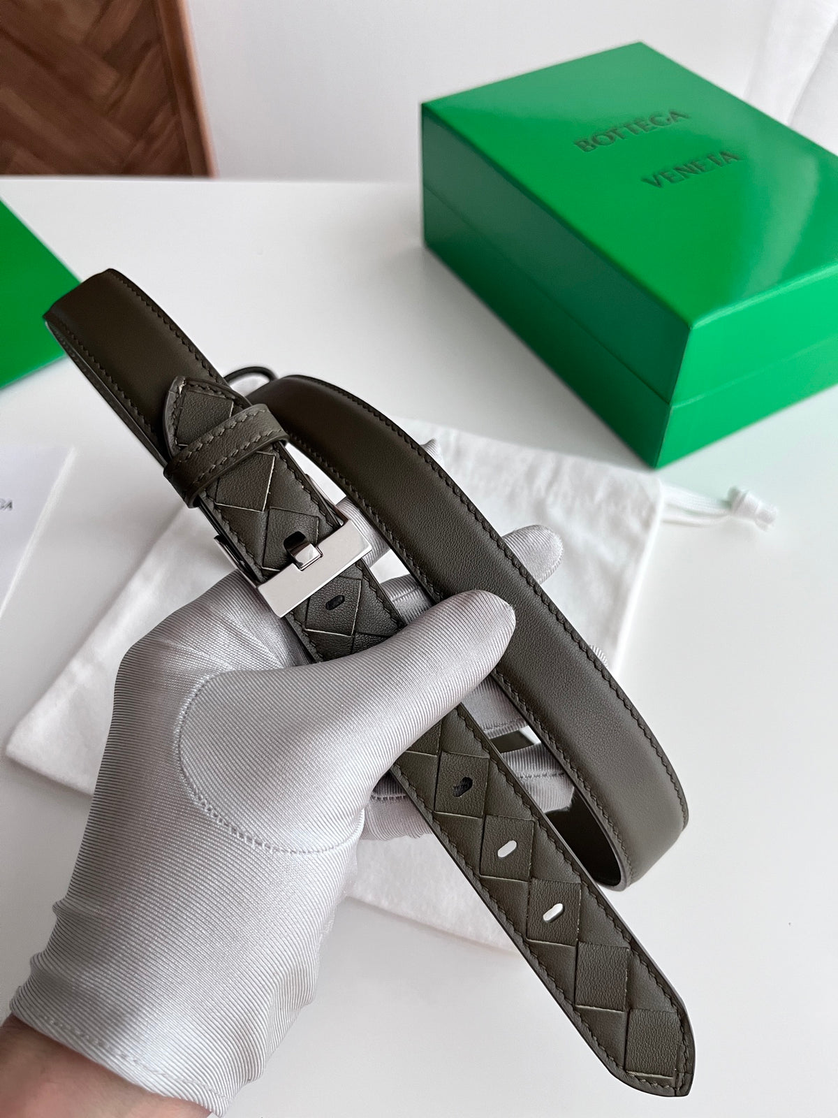 Bottega Veneta 836927V4R451019 Silver & Green Designer Watch Edition 4 - detail image 2