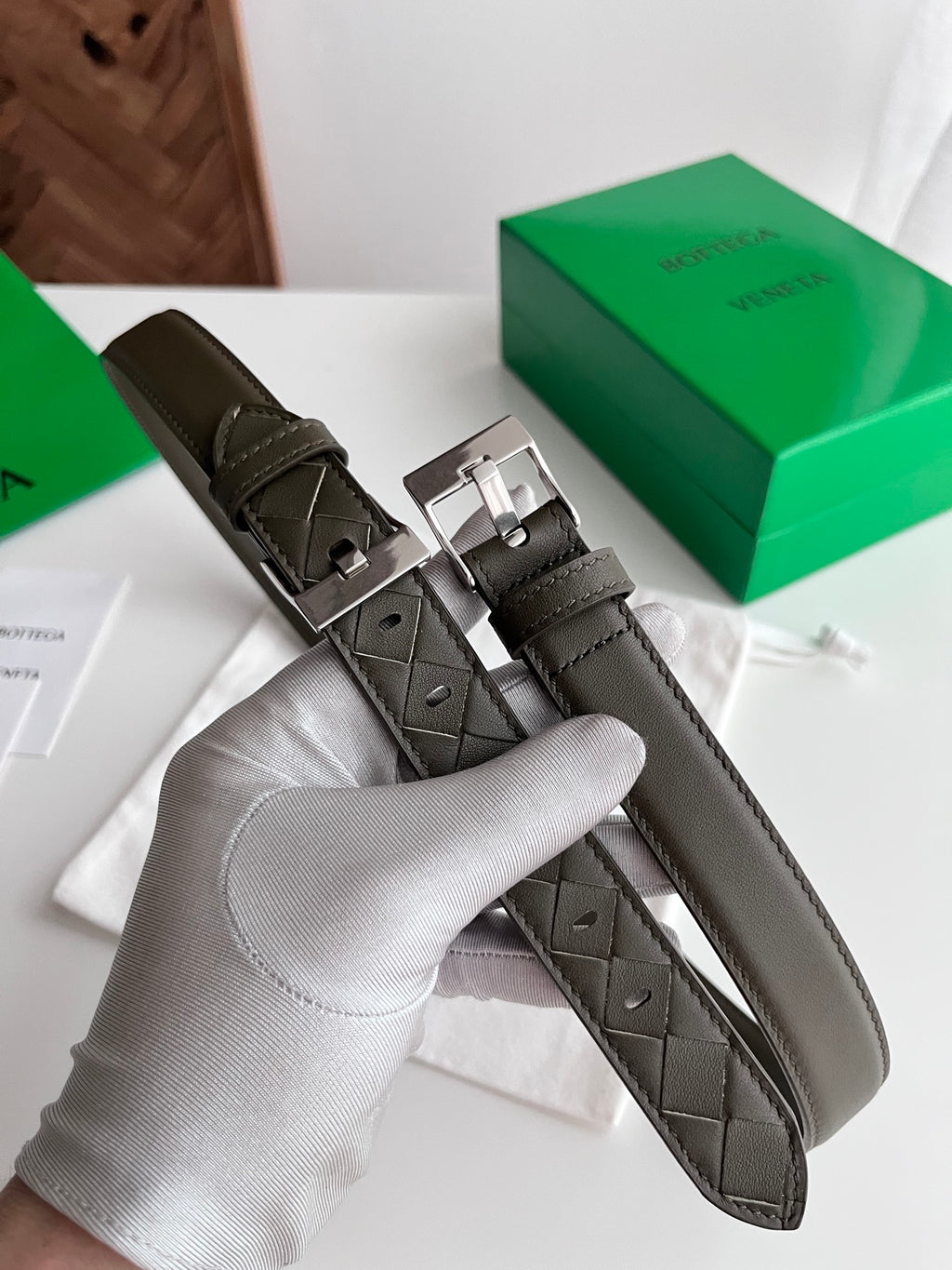 Bottega Veneta 836927V4R451019 Silver & Green Designer Watch Edition 4 - detail image 3