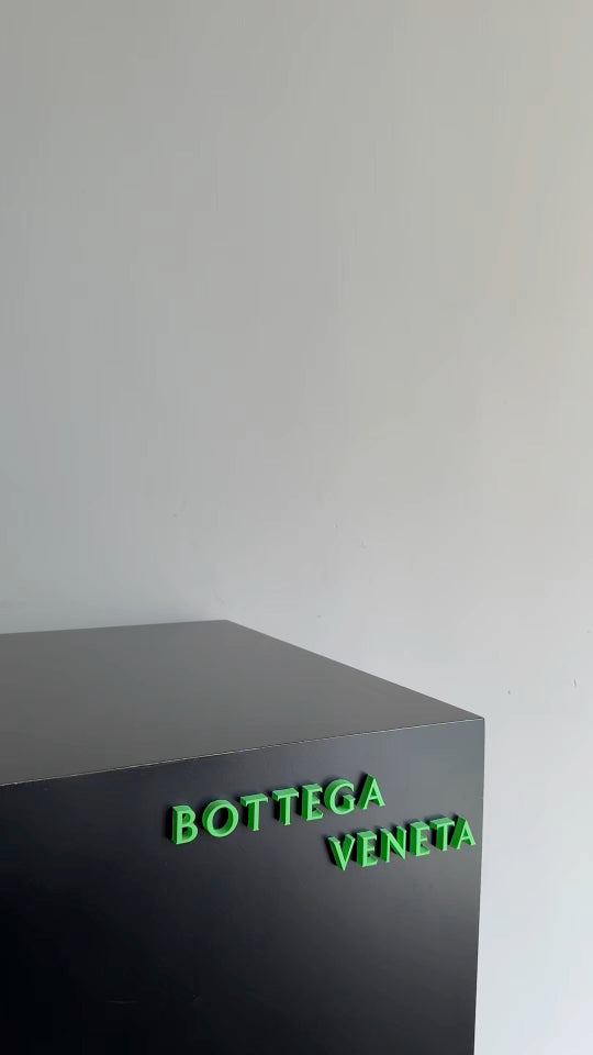 Bottega Veneta Black Designer Handbag Edition 400