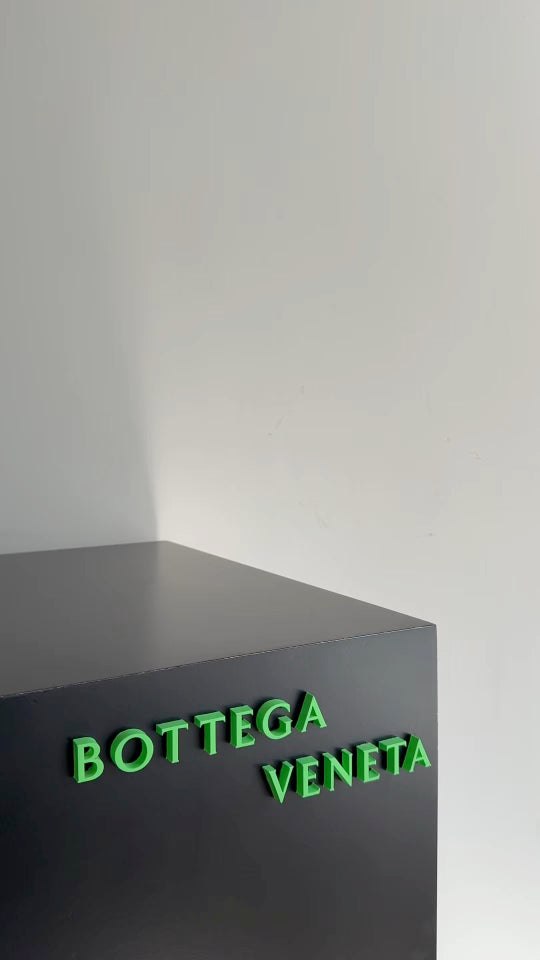 Bottega Veneta Black Designer Handbag Edition 452