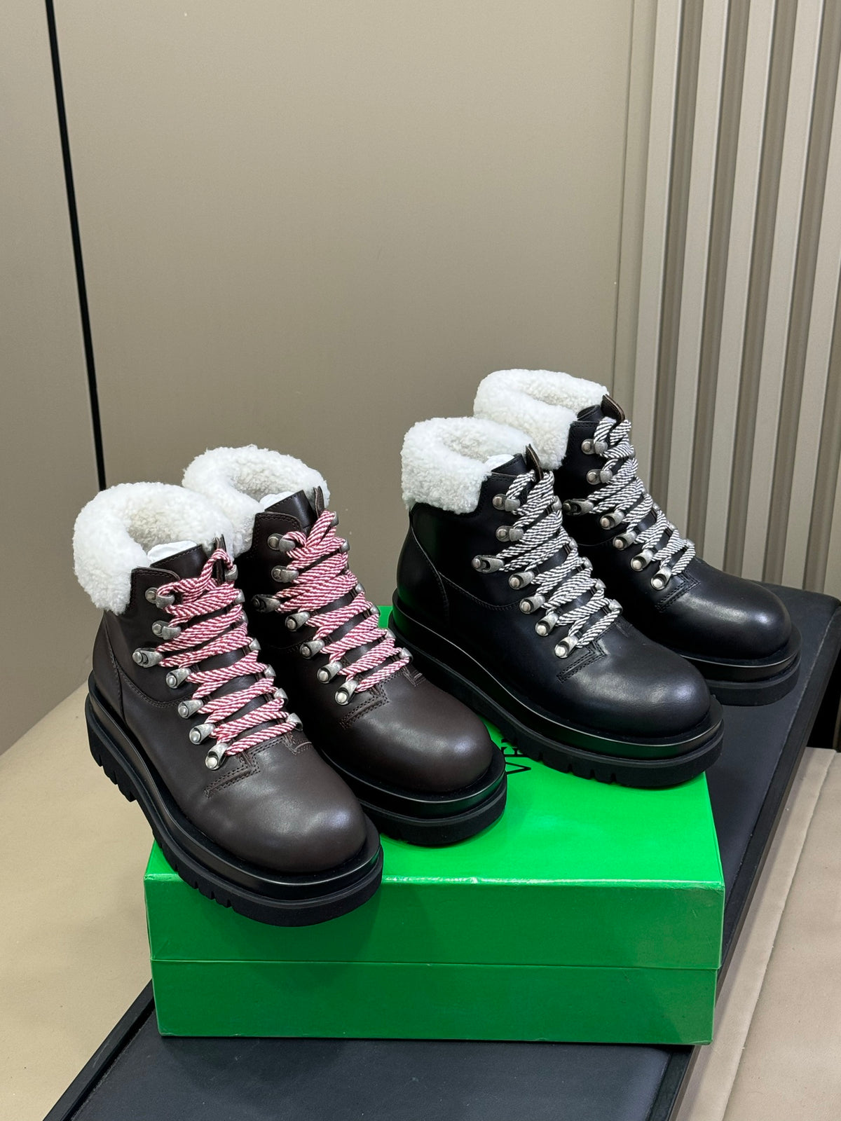 Bottega Veneta Black & Green Designer Shoes EU 35-40 Edition 2