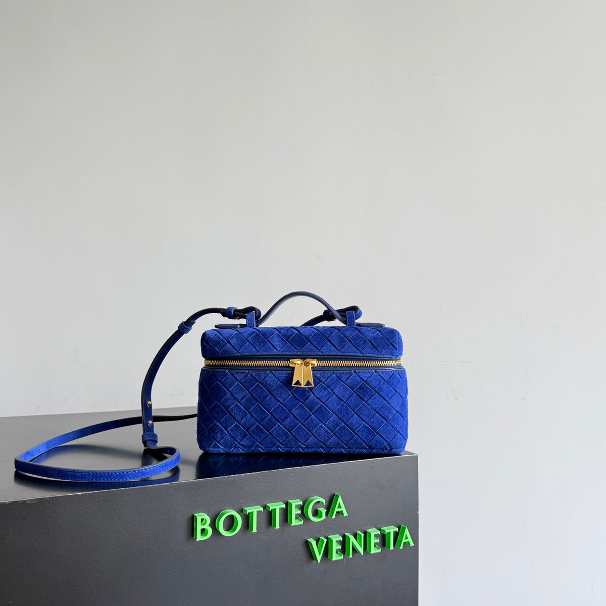 Bottega Veneta 789109 Blue Designer Handbag