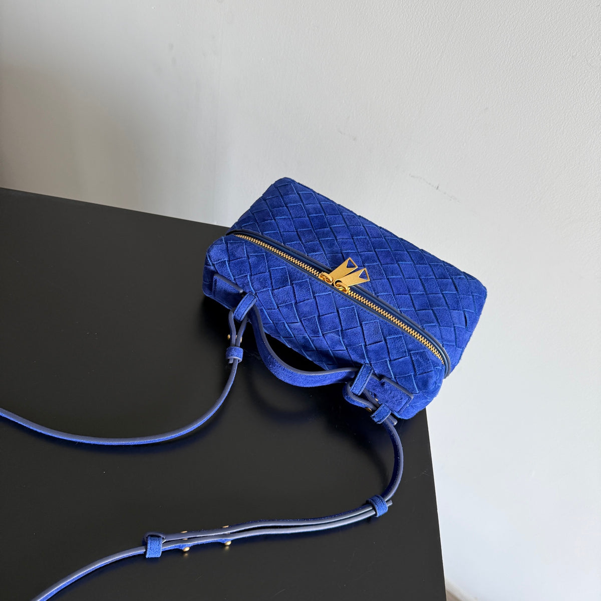 Bottega Veneta 789109 Blue Designer Handbag - detail image 6