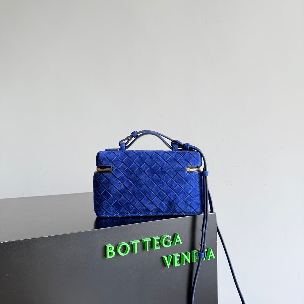 Bottega Veneta 789109 Blue Designer Handbag - detail image 4