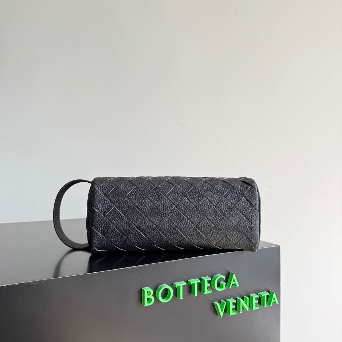 Bottega Veneta 729295 Black Designer Handbag Edition 2 - detail image 4