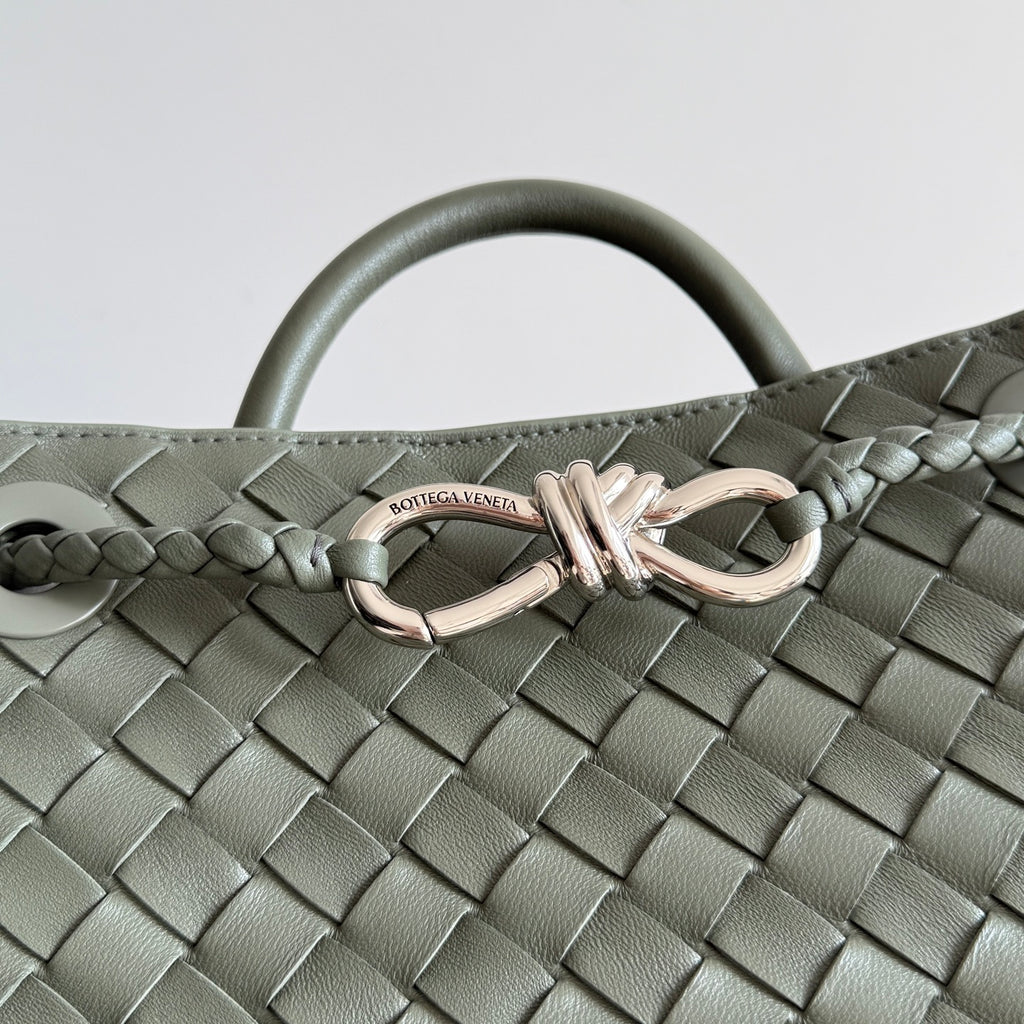 Bottega Veneta 743568 Black Designer Handbag Edition 2 - detail image 2
