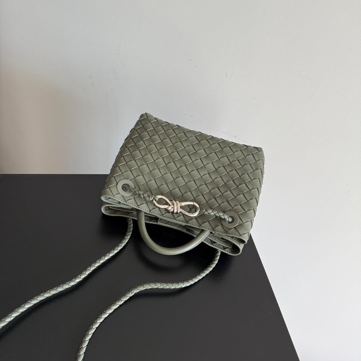 Bottega Veneta 743568 Black Designer Handbag Edition 2 - detail image 6