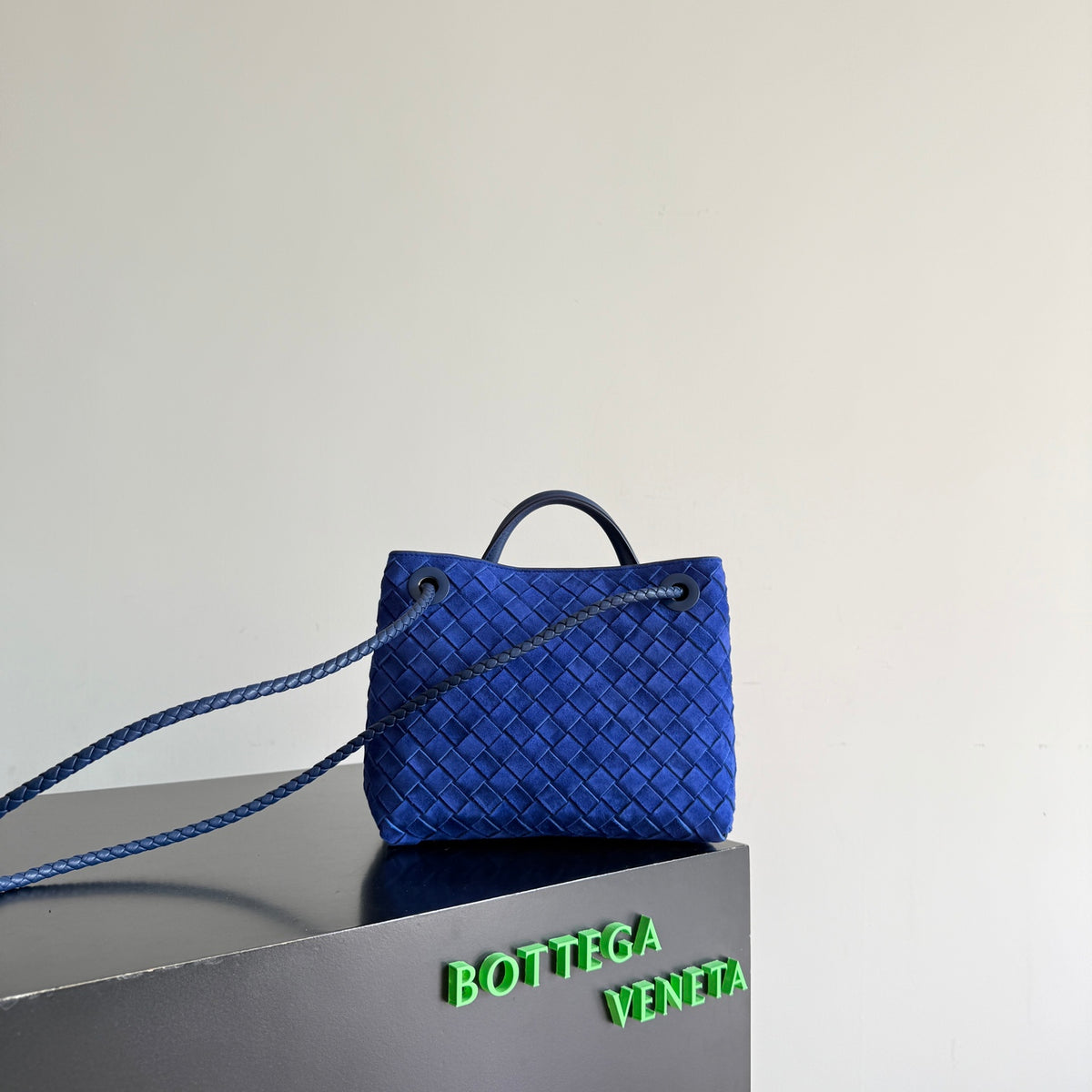 Bottega Veneta 743568 Blue Designer Handbag - detail image 4