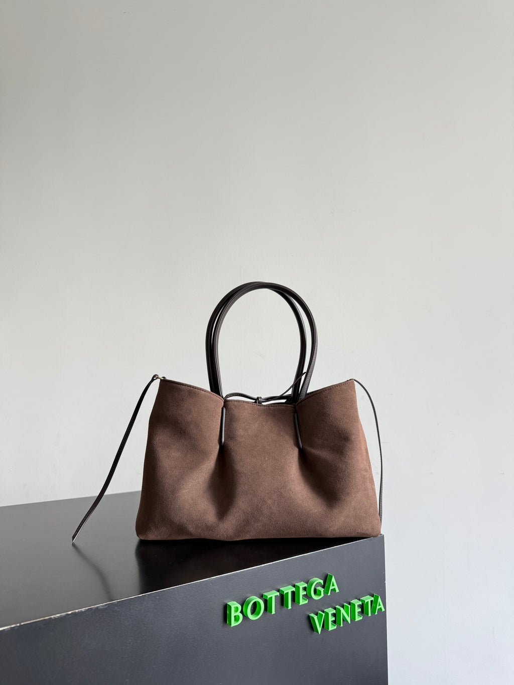 Bottega Veneta 854371 Black Tote Bag Edition 2 - detail image 8
