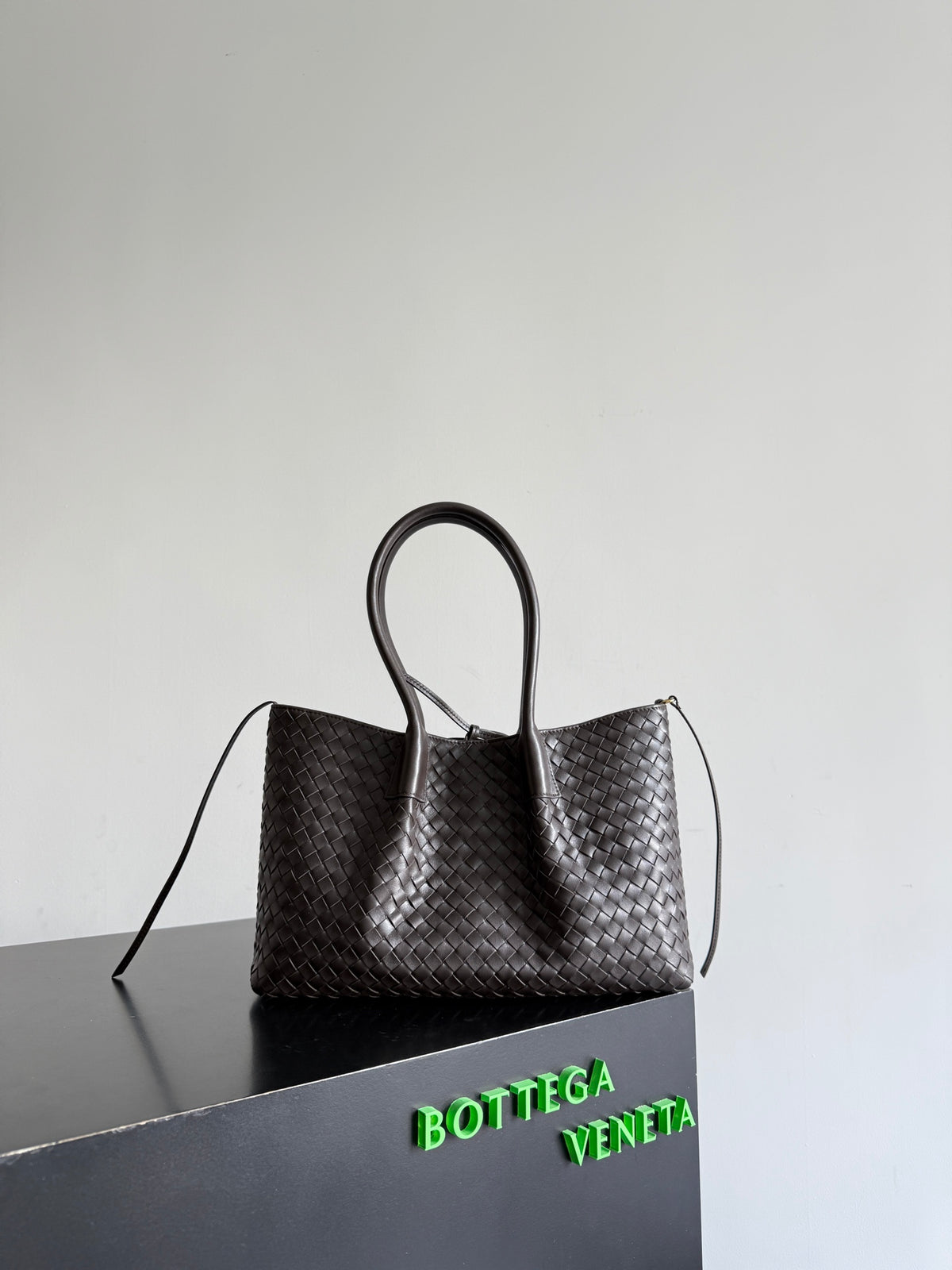 Bottega Veneta 854371 Black Tote Bag Edition 2