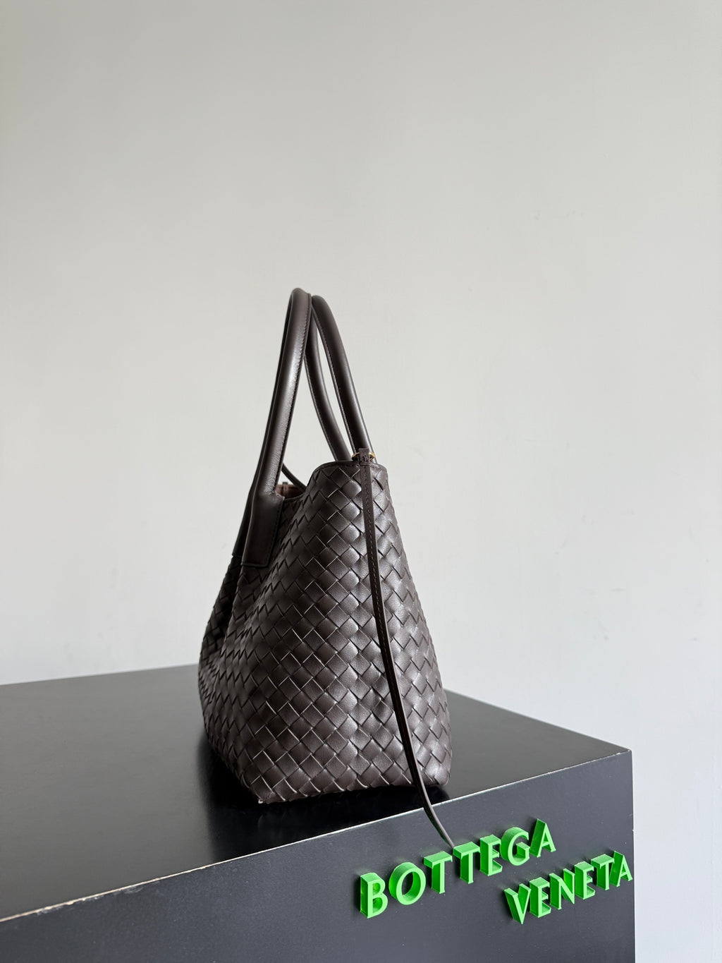 Bottega Veneta 854371 Black Tote Bag Edition 2 - detail image 2