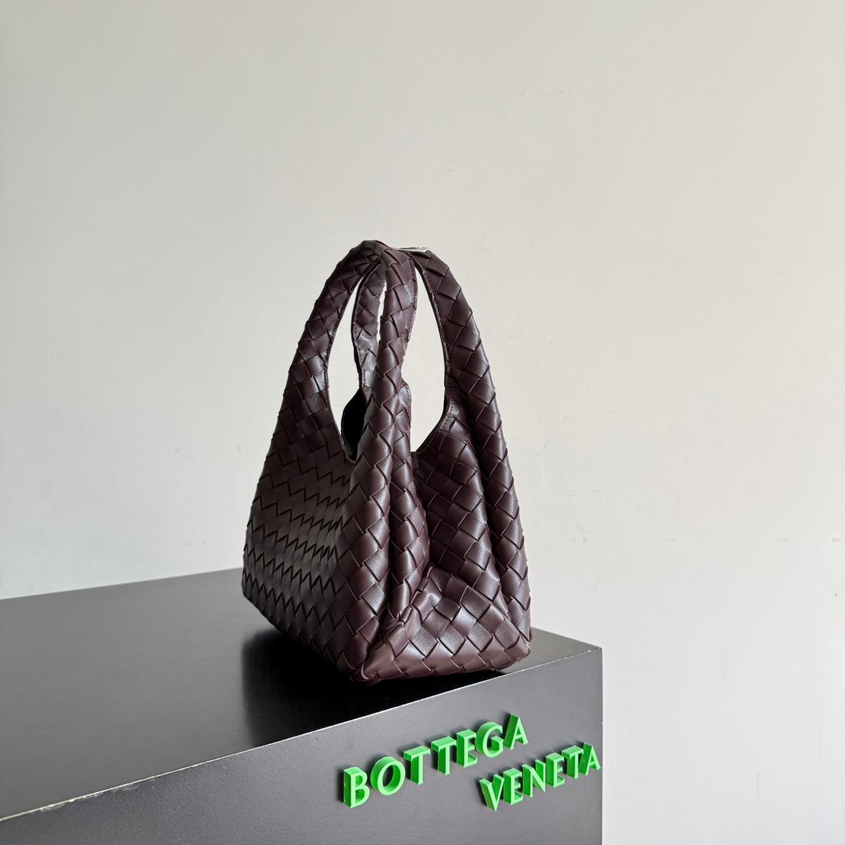 Bottega Veneta 854248 Black Designer Handbag - detail image 2