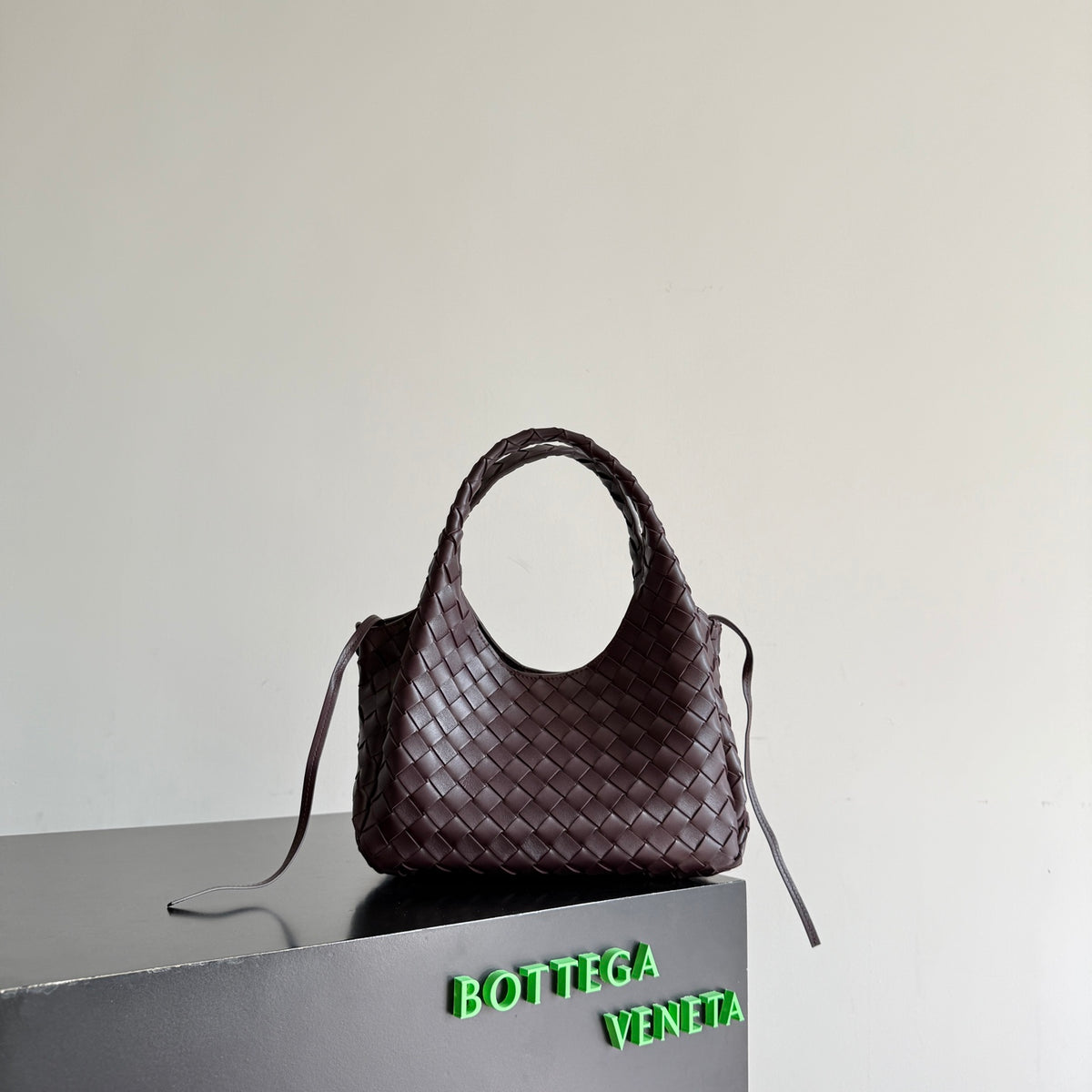 Bottega Veneta 854248 Black Designer Handbag - detail image 3