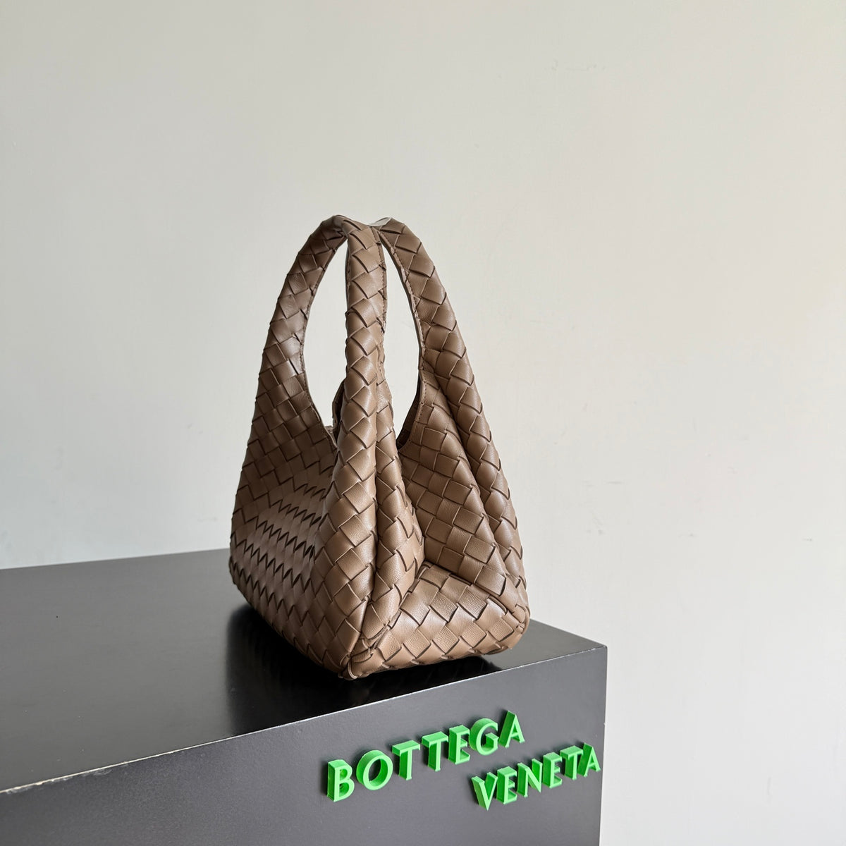 Bottega Veneta 854248 Brown Designer Handbag - detail image 2