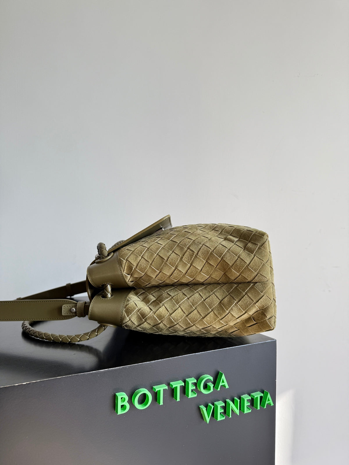 Bottega Veneta 807715 Olive Green Designer Handbag - detail image 3