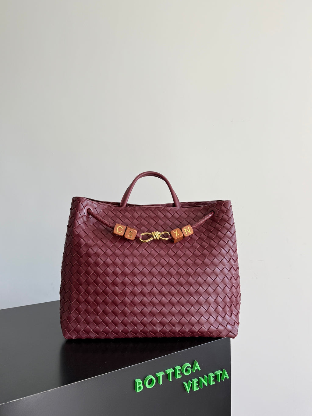 Bottega Veneta 743575 Black & Red Designer Handbag - detail image 3