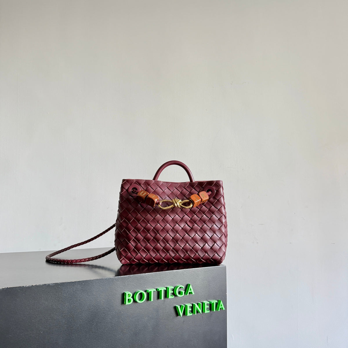 Bottega Veneta 743568 Black & Red Designer Handbag - detail image 3