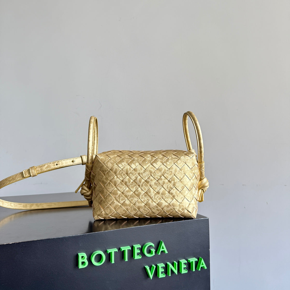 Bottega Veneta 844285 Silver Designer Handbag - detail image 2