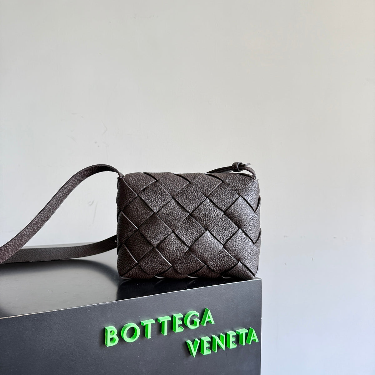 Bottega Veneta 795637 Black Designer Handbag Edition 3 - detail image 2