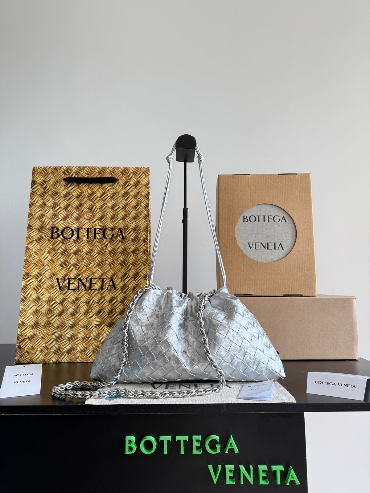 Bottega Veneta Brown Designer Handbag Edition 19