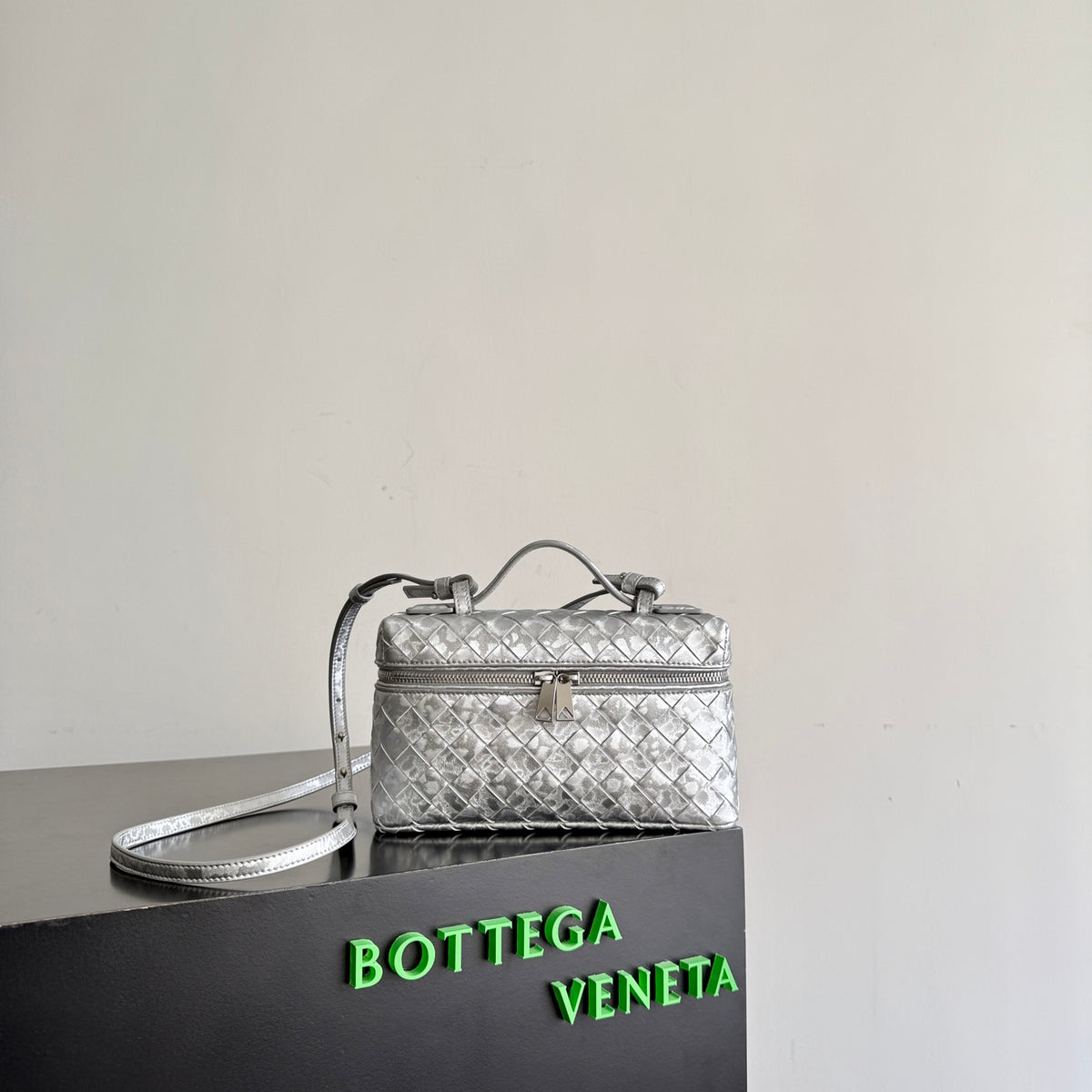 Bottega Veneta 789109 Silver Designer Handbag