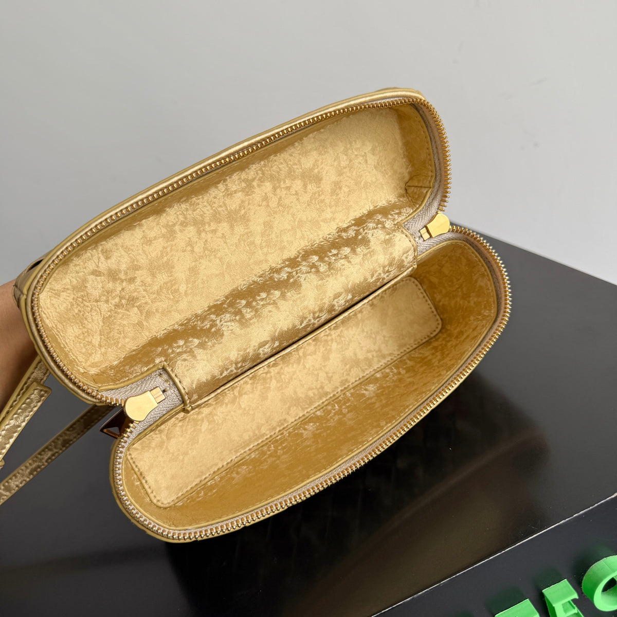 Bottega Veneta 789109 Gold & Rose Gold Designer Handbag - detail image 9
