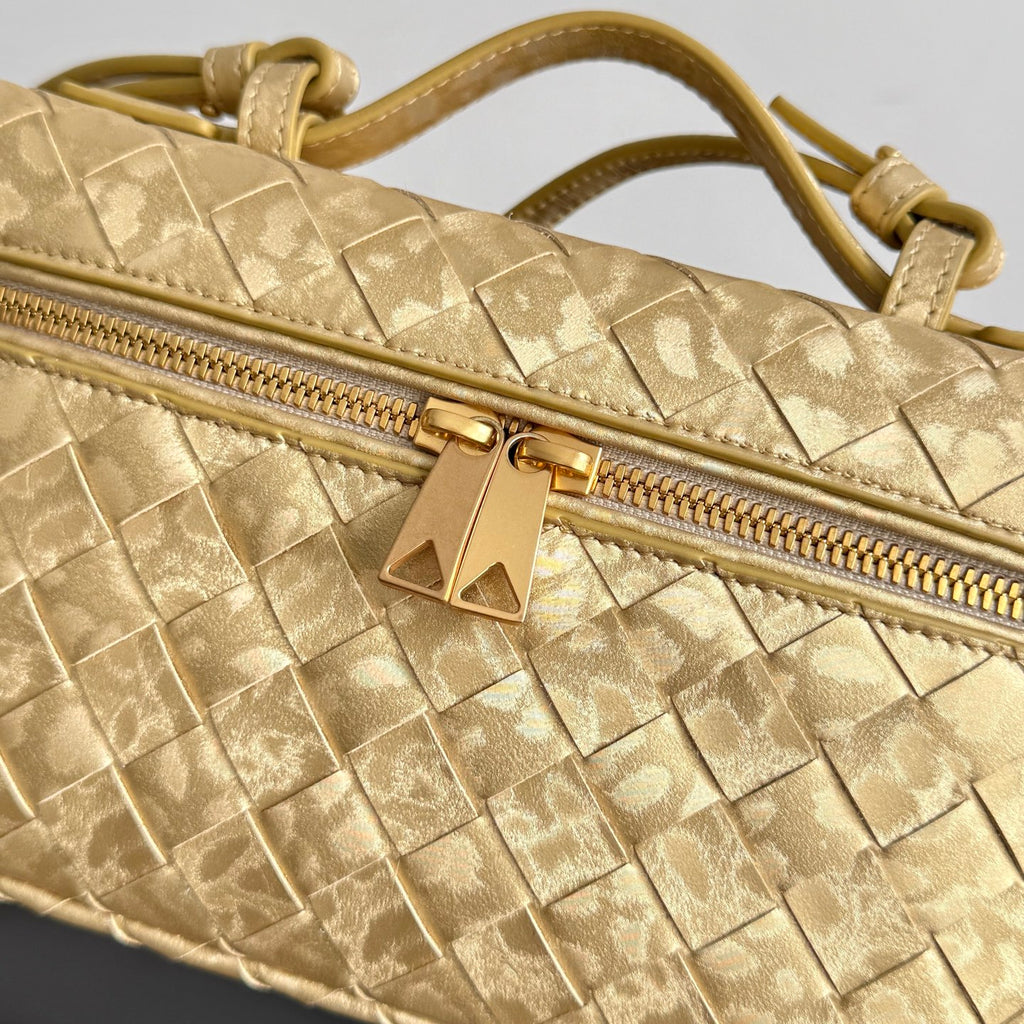 Bottega Veneta 789109 Gold & Rose Gold Designer Handbag - detail image 2