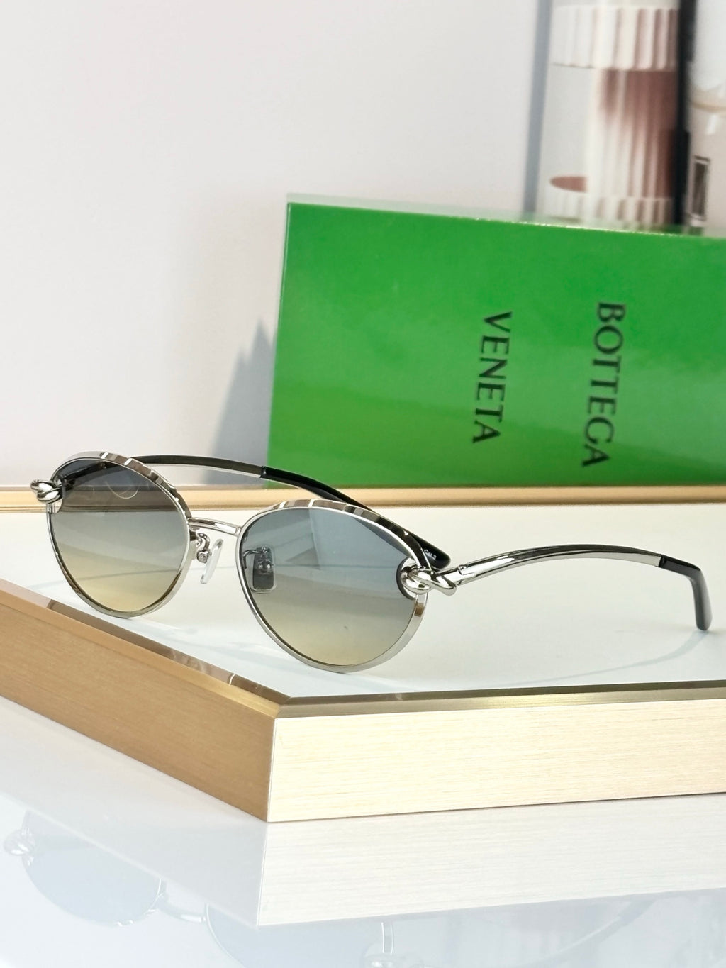 Bottega Veneta BV40072U Green Designer Sunglasses 55-17-142 mm - detail image 3