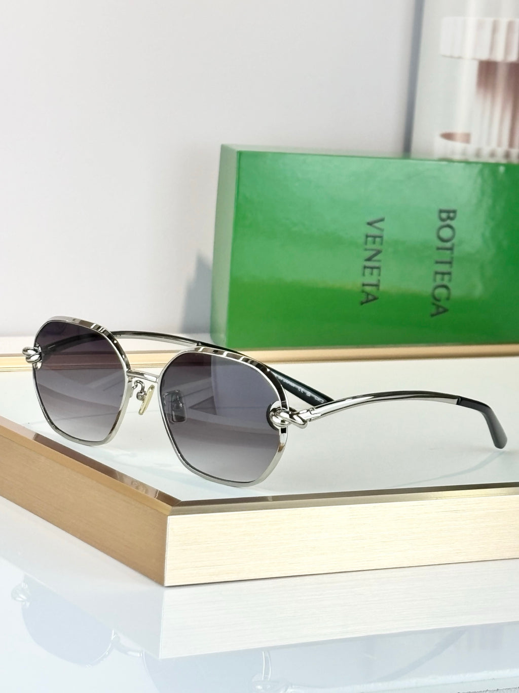 Bottega Veneta BV40073U Green Designer Sunglasses 59-18-142 mm - detail image 2