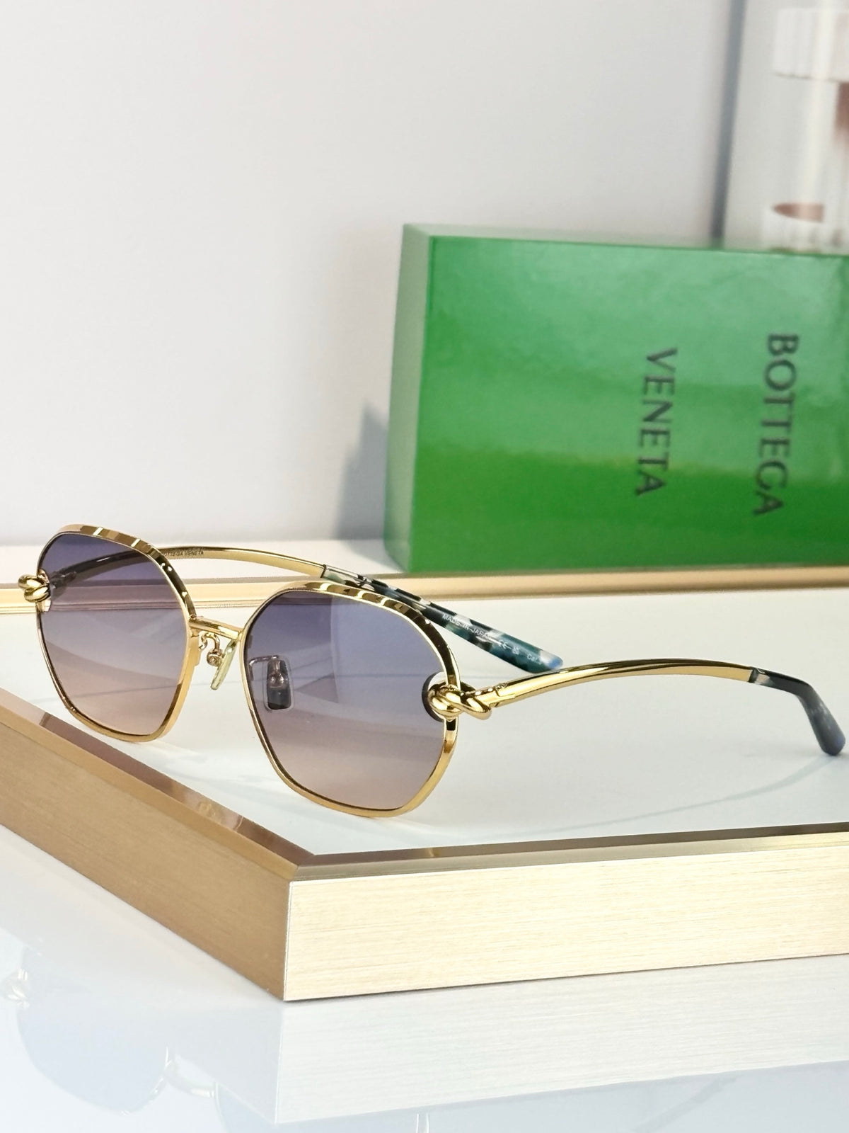 Bottega Veneta BV40073U Green Designer Sunglasses 59-18-142 mm