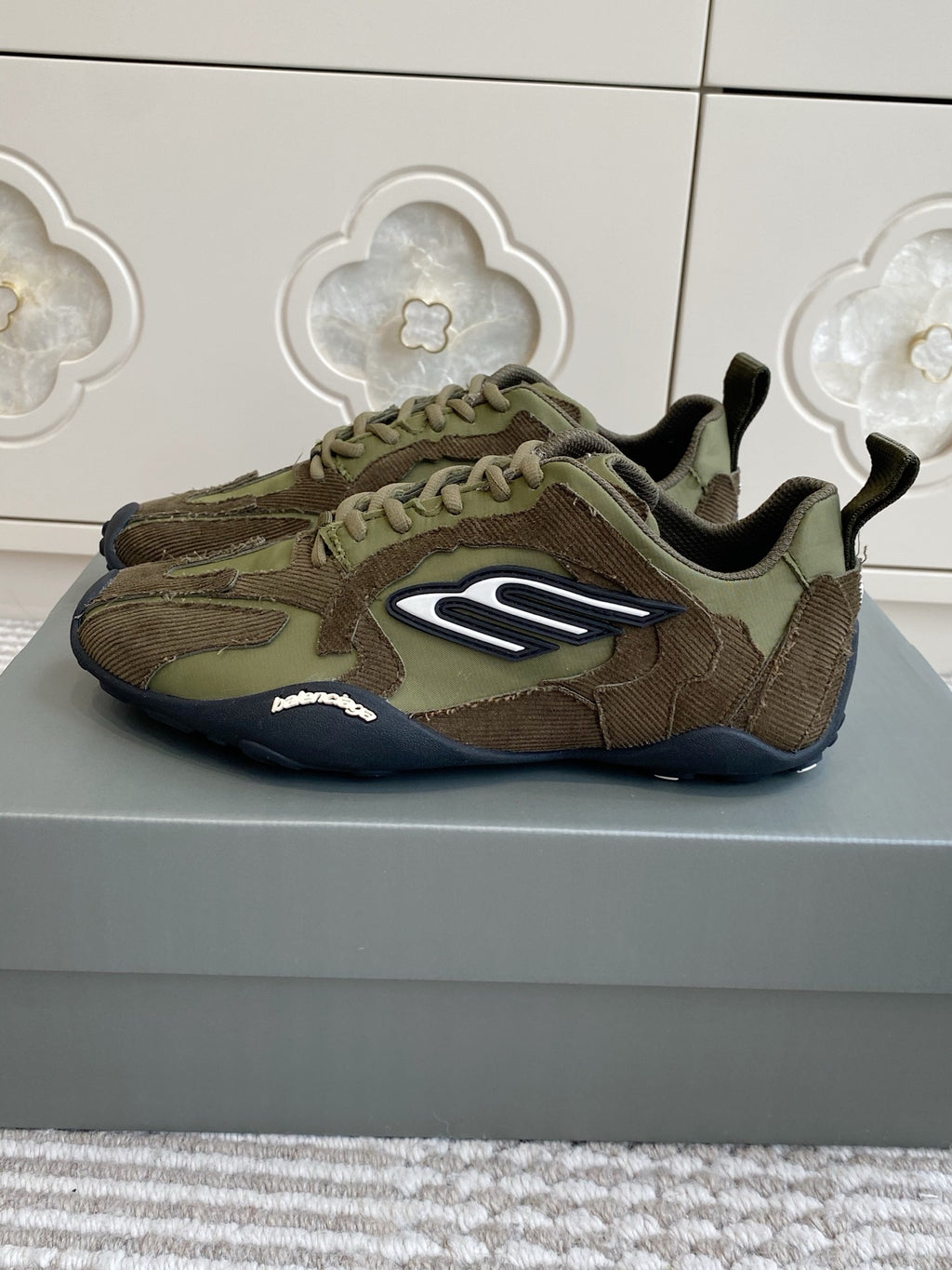 Balenciaga Black & Olive Green Designer Shoes EU 35-39 - detail image 2